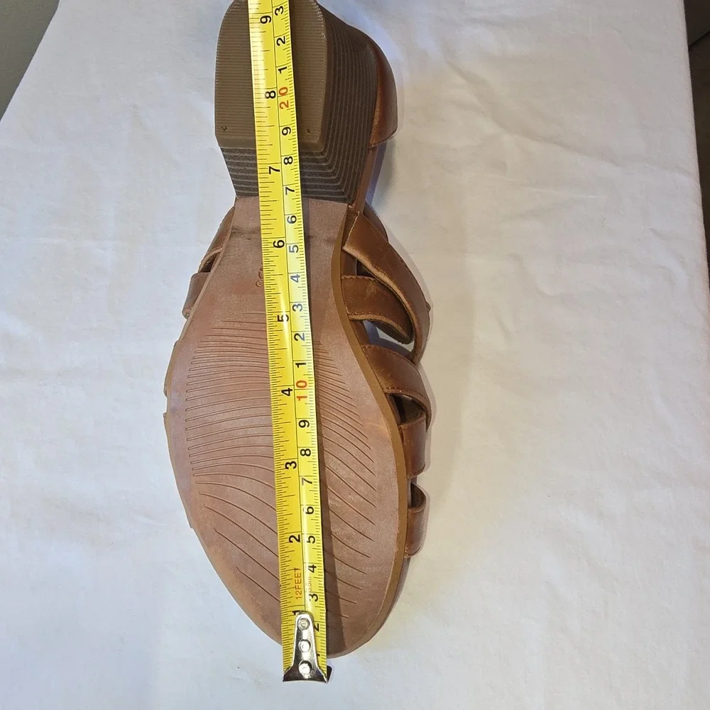Clarks Collection Women's Size 9 Brown Strappy Sandals • 2.9